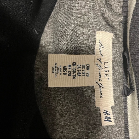 Gray Hooded Puffer Vest - Picture 4 of 4